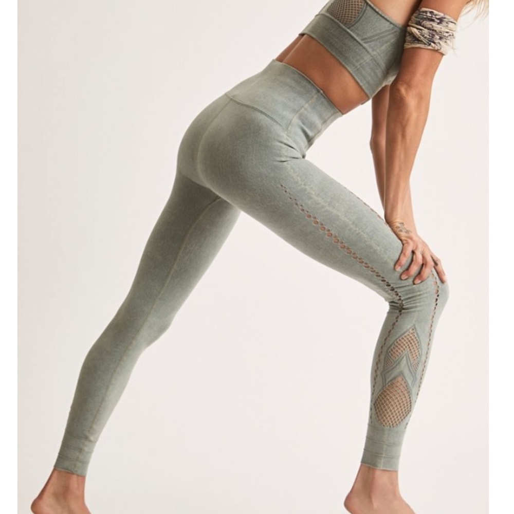 NWOT Free People by FP Movement Running Through My Mind Leggings in Sage. XS/S.